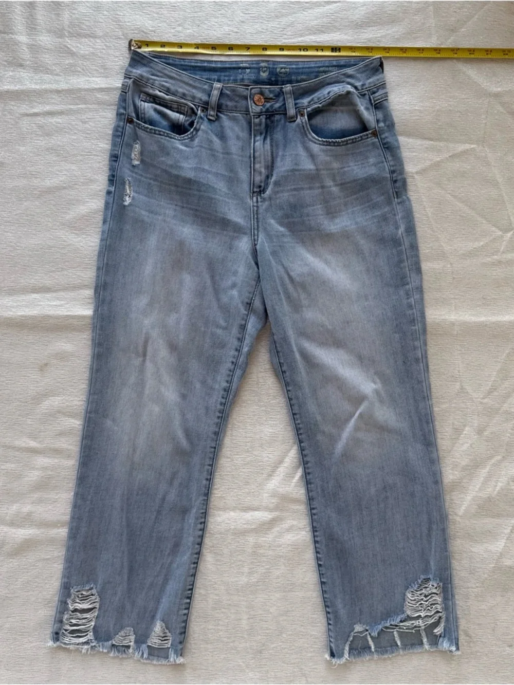 Rewash High‎ Rise Distressed Jeans Size 7 28 Cropped Raw Hem Light Wash Denim